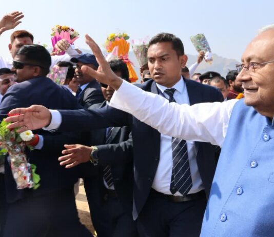 शपथ ग्रहण से पहले हलचल तेज! नीतीश कुमार की कैबिनेट बैठक, गांधी मैदान आमजनों के लिए बंद शपथ ग्रहण से पहले हलचल तेज! नीतीश कुमार की कैबिनेट बैठक, गांधी मैदान आमजनों के लिए बंद