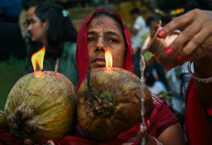 नीतीश कुमार: बिहार के वरिष्ठ राजनेता की वापसी नीतीश कुमार: बिहार के वरिष्ठ राजनेता की वापसी