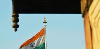 वंदे भारत एक्सप्रेस में अमुल दही विवाद वंदे भारत एक्सप्रेस में यात्री को दही में कीड़े मिले