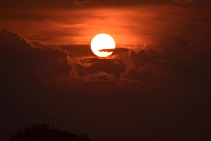 बिहार मौसम पूर्वानुमान: 40 किमी प्रति घंटे की रफ्तार से हवा, तूफान का अलर्ट जारी