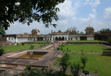 कैमूर में सड़क दुर्घटना में 4 लोगों की मौत कैमूर में सड़क दुर्घटना में 4 लोगों की मौत