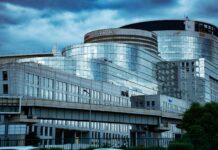 एचडीएफसी बैंक पर निगरानी बढ़ी एचडीएफसी बैंक पर निगरानी बढ़ी