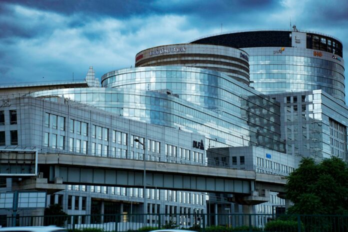 एचडीएफसी बैंक पर निगरानी बढ़ी एचडीएफसी बैंक पर निगरानी बढ़ी