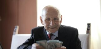 स्कूल बस ड्राइवरों की रिटायरमेंट उम्र 72 वर्ष तक बढ़ाई जाएगी स्कूल बस ड्राइवरों की रिटायरमेंट उम्र 72 वर्ष तक बढ़ाई जाएगी