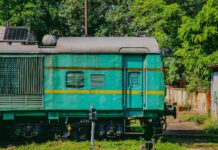 वंदे भारत एक्सप्रेस में खराब भोजन पर रेलवे ने आईआरसीटीसी पर 10 लाख का जुर्माना लगाया वंदे भारत एक्सप्रेस में खराब भोजन पर रेलवे ने आईआरसीटीसी पर 10 लाख का जुर्माना लगाया