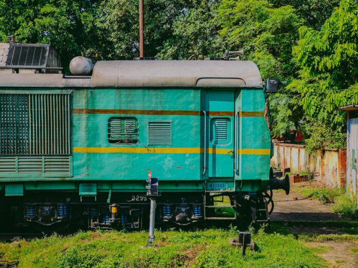 वंदे भारत एक्सप्रेस में खराब भोजन पर रेलवे ने आईआरसीटीसी पर 10 लाख का जुर्माना लगाया