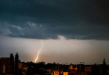 पटना में मौसम का बदलना: 4 दिन आंधी, बारिश और बिजली गिरने की चेतावनी पटना में मौसम का बदलना: 4 दिन आंधी, बारिश और बिजली गिरने की चेतावनी