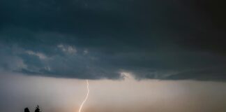 पटना में मौसम का बदलना: 4 दिन आंधी, बारिश और बिजली गिरने की चेतावनी पटना में मौसम का बदलना: 4 दिन आंधी, बारिश और बिजली गिरने की चेतावनी