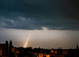 पटना में मौसम का बदलना: 4 दिन आंधी, बारिश और बिजली गिरने की चेतावनी पटना में मौसम का बदलना: 4 दिन आंधी, बारिश और बिजली गिरने की चेतावनी