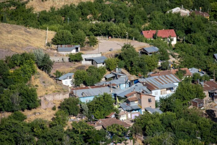 चंपारण में दो बाइकों की टक्कर, तीन की मौत