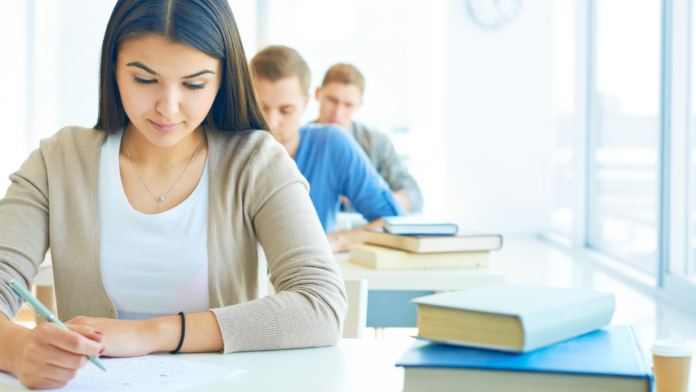 बीपीएससी एईडीओ एडमिट कार्ड 2026: परीक्षा केंद्र की डिटेल्स के साथ डाउनलोड करें बिहार एईडीओ एडमिट कार्ड