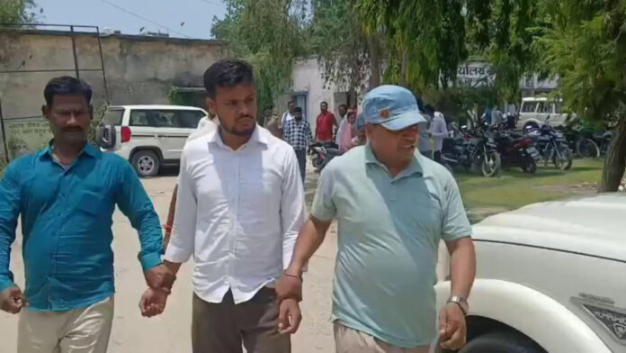 Bihar News: बेतिया में RTPS काउंटर क्लर्क रंगे हाथ पकड़ा गया, निगरानी ने 15 हजार रुपये घूस लेते दबोचा